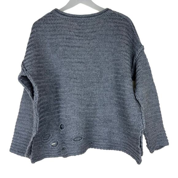 John + Jenn Distressed Crewneck Sweater in Gray Size Small - Picture 5 of 8